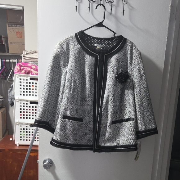 Peter Nygard Jackets & Blazers - Peter Nygard Monochrome Polka Dot Top